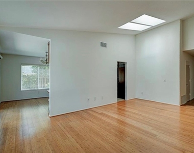 5411 Glenstone - Photo Thumbnail 3