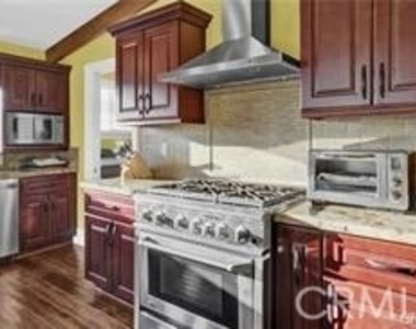 2440 Los Alisos - Photo Thumbnail 4