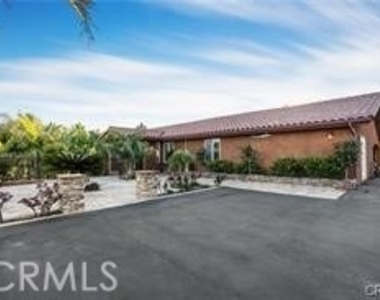 2440 Los Alisos - Photo Thumbnail 20
