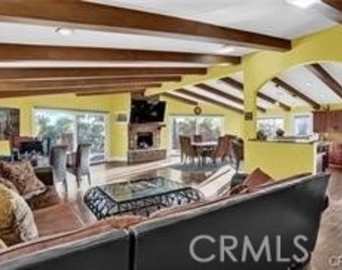 2440 Los Alisos - Photo Thumbnail 3