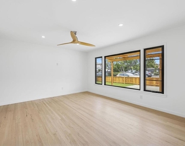 1061 Buena Vista Way - Photo Thumbnail 12