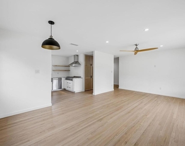 1061 Buena Vista Way - Photo Thumbnail 8