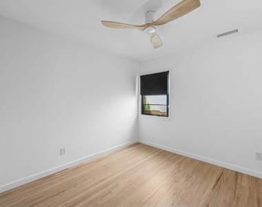 1061 Buena Vista Way - Photo Thumbnail 23