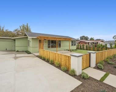 1061 Buena Vista Way - Photo Thumbnail 2