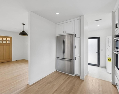 1061 Buena Vista Way - Photo Thumbnail 17