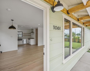 1061 Buena Vista Way - Photo Thumbnail 7