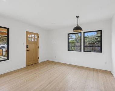 1061 Buena Vista Way - Photo Thumbnail 10