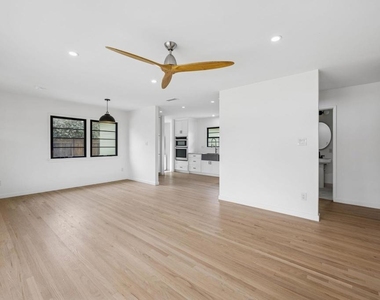 1061 Buena Vista Way - Photo Thumbnail 14