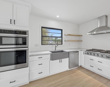 1061 Buena Vista Way - Photo Thumbnail 16