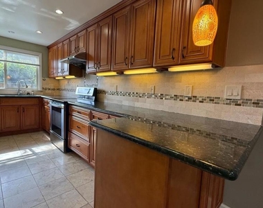 1356 Highland Court - Photo Thumbnail 6