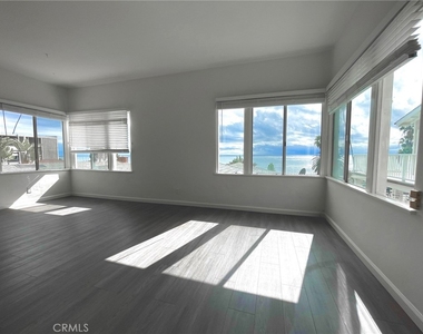 364 Cliff Drive - Photo Thumbnail 1