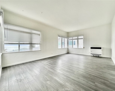 364 Cliff Drive - Photo Thumbnail 2