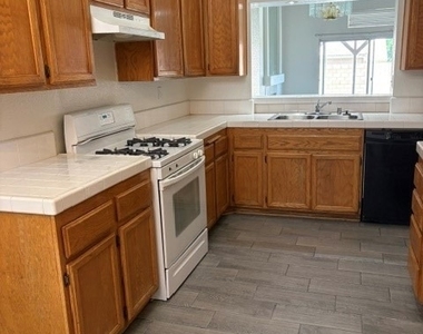 14861 Ann Drive - Photo Thumbnail 3