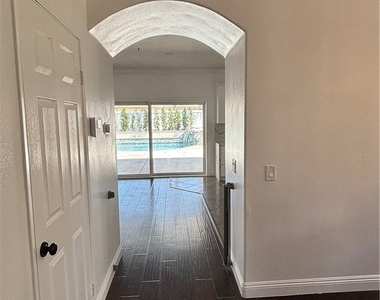 28212 Cranberry - Photo Thumbnail 10