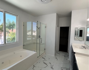 28212 Cranberry - Photo Thumbnail 5