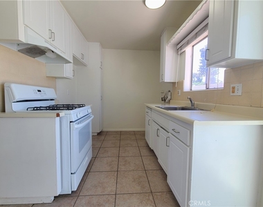 1304 E Central Avenue - Photo Thumbnail 10