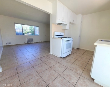 1304 E Central Avenue - Photo Thumbnail 6