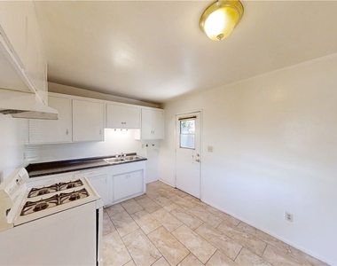 947 Park Avenue - Photo Thumbnail 2