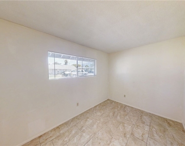 947 Park Avenue - Photo Thumbnail 6