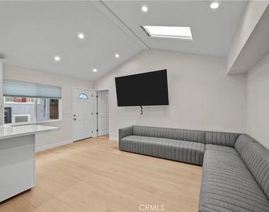 2135 Canyon - Photo Thumbnail 4