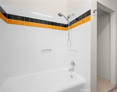 218 216 E Windsor Road - Photo Thumbnail 15