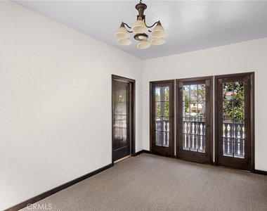 218 216 E Windsor Road - Photo Thumbnail 1