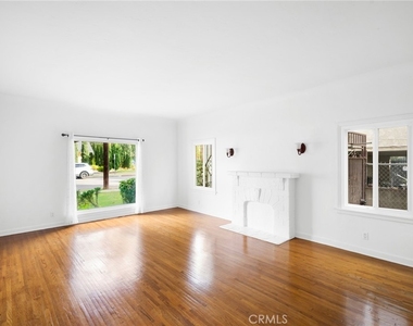 218 216 E Windsor Road - Photo Thumbnail 5