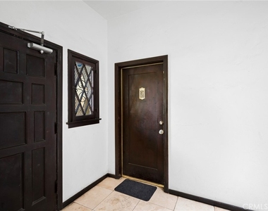 218 216 E Windsor Road - Photo Thumbnail 1