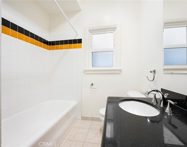218 216 E Windsor Road - Photo Thumbnail 12