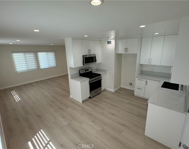 1206 E Harvard Street - Photo Thumbnail 1