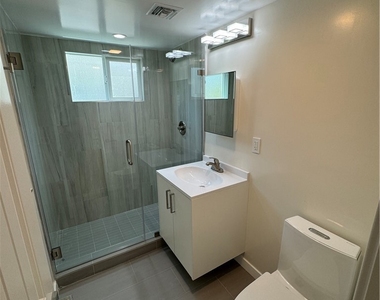 1206 E Harvard Street - Photo Thumbnail 7