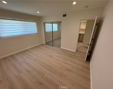 1206 E Harvard Street - Photo Thumbnail 8