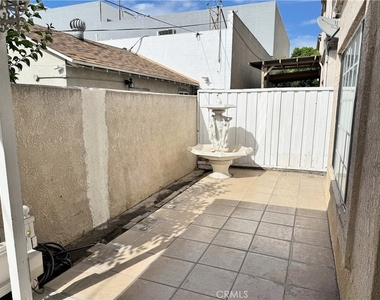 18319 Hart Street - Photo Thumbnail 14