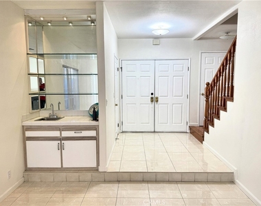 18319 Hart Street - Photo Thumbnail 2