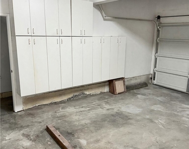 18319 Hart Street - Photo Thumbnail 16