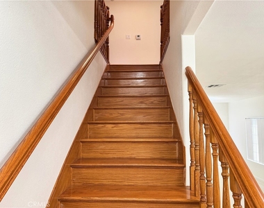 18319 Hart Street - Photo Thumbnail 9