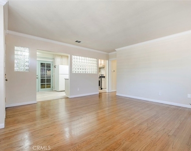 10706 Rhodesia Ave. - Photo Thumbnail 5