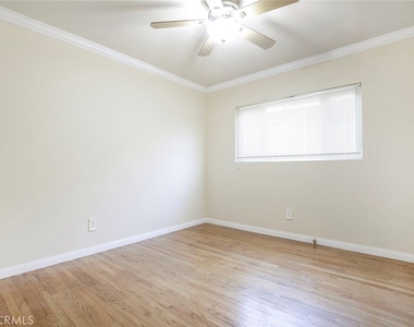 10706 Rhodesia Ave. - Photo Thumbnail 9