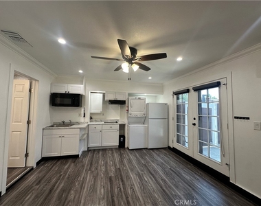 320 N Lyman - Photo Thumbnail 5