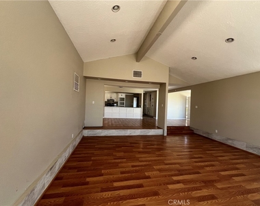 18530 Eucalyptus Street - Photo Thumbnail 11