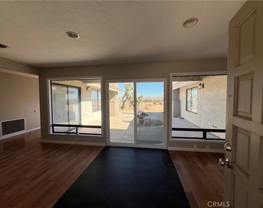 18530 Eucalyptus Street - Photo Thumbnail 7