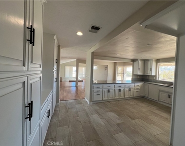 18530 Eucalyptus Street - Photo Thumbnail 15