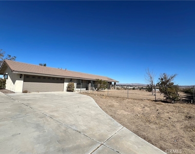 18530 Eucalyptus Street - Photo Thumbnail 3