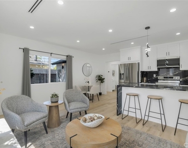 2117 W Clark Avenue - Photo Thumbnail 5