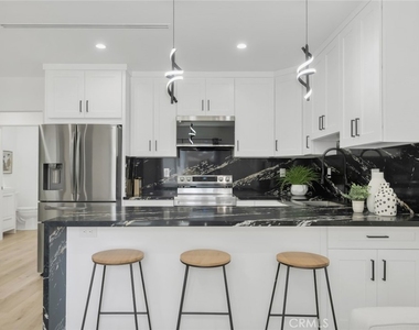 2117 W Clark Avenue - Photo Thumbnail 6