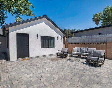 2117 W Clark Avenue - Photo Thumbnail 1