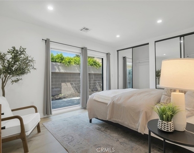 2117 W Clark Avenue - Photo Thumbnail 14