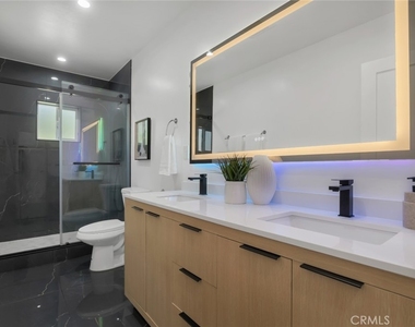 2117 W Clark Avenue - Photo Thumbnail 16