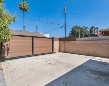 2117 W Clark Avenue - Photo Thumbnail 22