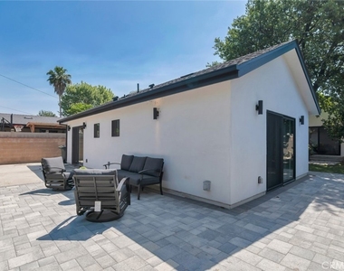 2117 W Clark Avenue - Photo Thumbnail 19